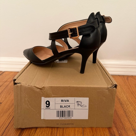 Journee Collection Black Strappy Heels - Picture 5 of 6